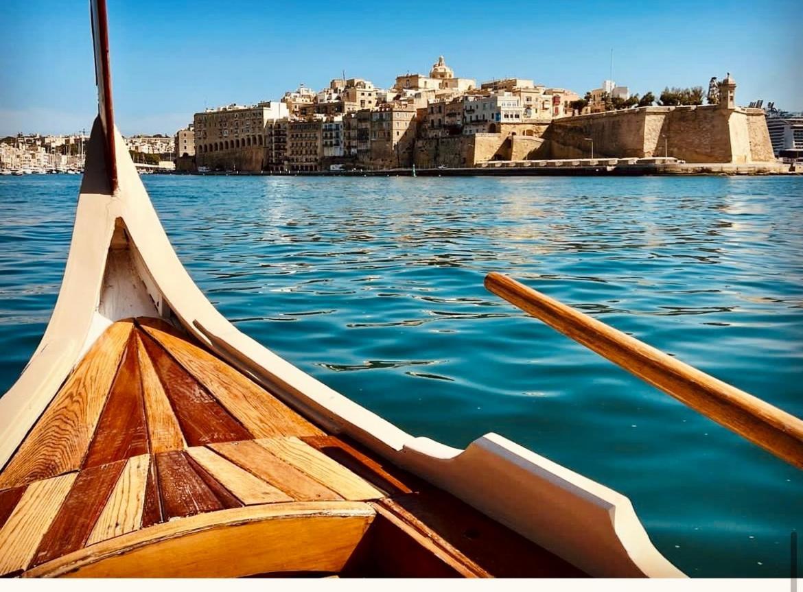 New & Unique Apartment - A 5 Minutes Ferry To Capital City Of Valletta Сенглея Экстерьер фото